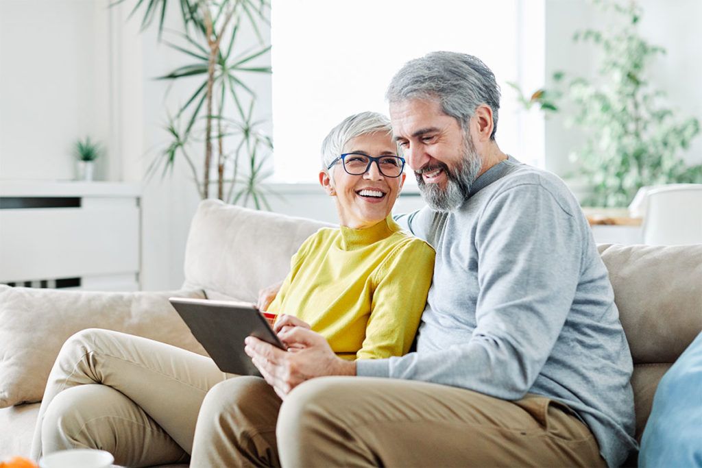 older-couple-on-tablet-existing-patients-alpine-medical-group